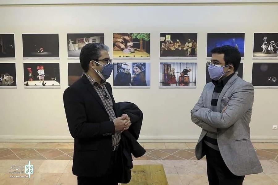 بازدید مدیرکل هنرهای نمایشی از نمایشگاه عکس هجدهمین جشنواره نمایش عروسکی تهران – مبارک