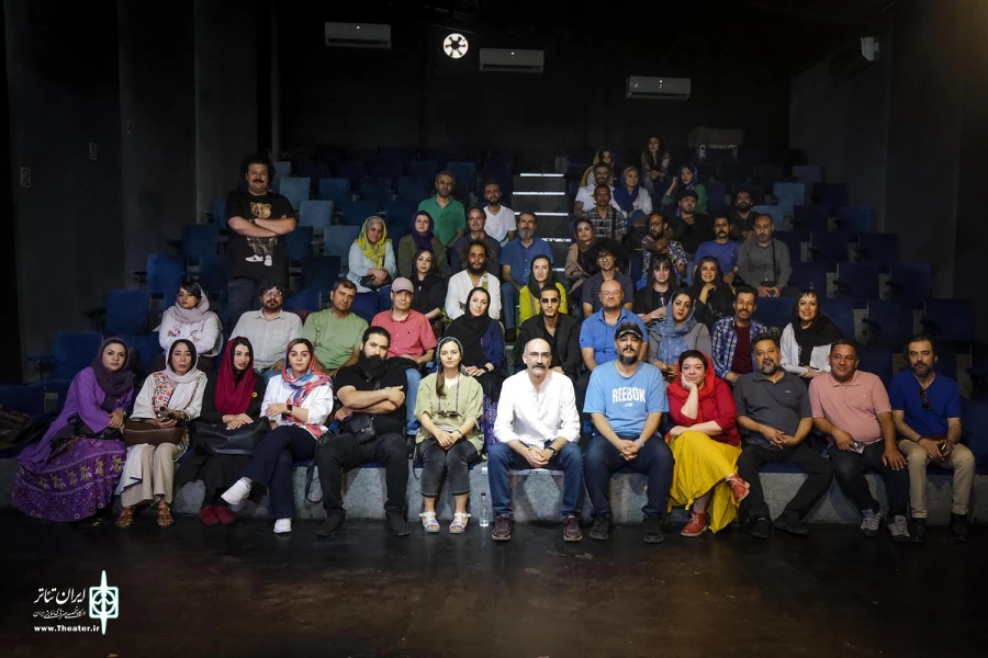 نشست صمیمی هادی حجازی فر با کارگردان های حاضر در جشنواره
