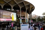 استقبال تهرانی ها در دومین روز از اجراهای خیابانی  نوزدهمین جشنواره بین المللی عروسکی تهران-مبارک