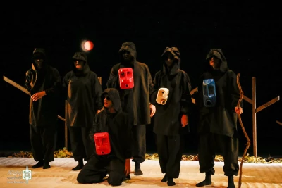 نگاهی به نمایشنامه «کوران» نوشته موریس مترلینگ اجراشده در جشنواره عروسکی تهران-مبارک

بی‌دیدگانی که خورشید را می‌جویند